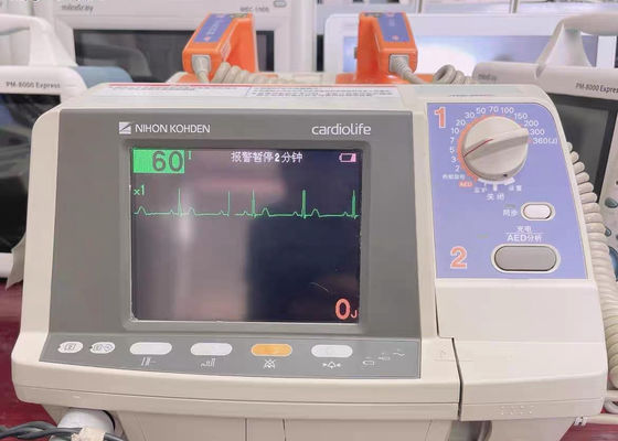 NIHON KOHDEN Defibrillator TEC-7621C met handbatterijen