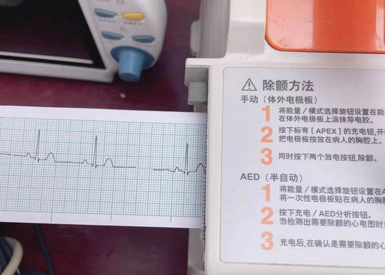 NIHON KOHDEN Defibrillator TEC-7621C met handbatterijen