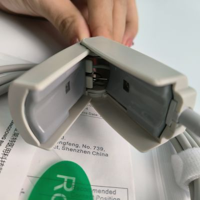 Originele Split Adult Finger Clip Bloedzuurstofsonde Gecodeerd 9 Pin DB9 Trapeziumvormige PN 15-100-0013